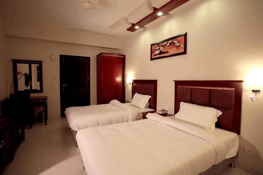 Kartikay Hotel Hisār Exterior foto
